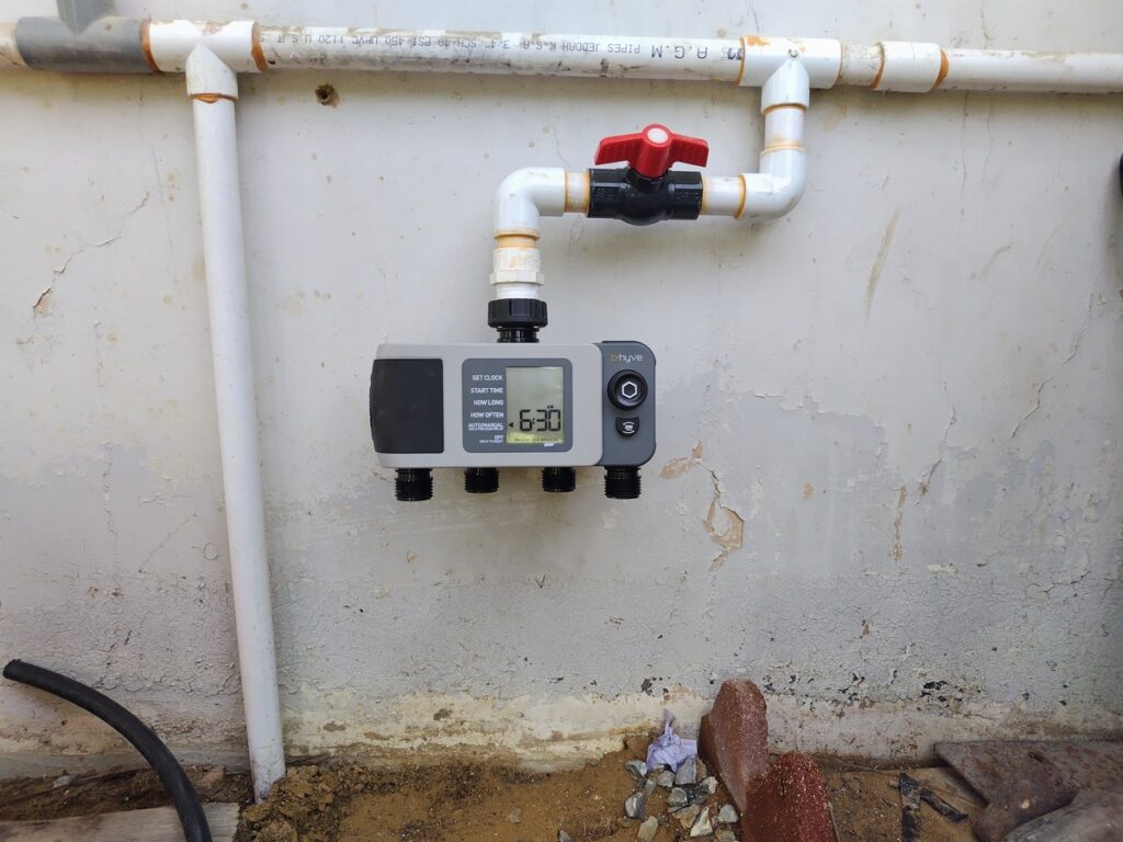 Best Irrigation for a Rooftop Kitchen Garden in Karachi 3 automatic irrigation timer controlling a rooftop drip system in Karachi